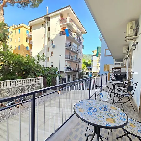 Apartment Marano - Bright 3 Bedrooms In The Center Sorrent