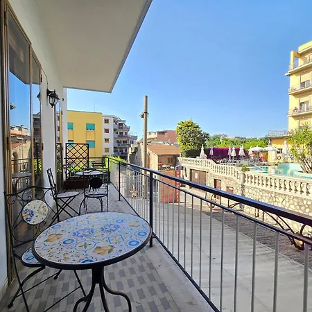 Apartment Marano - Bright 3 Bedrooms In The Center Sorrent