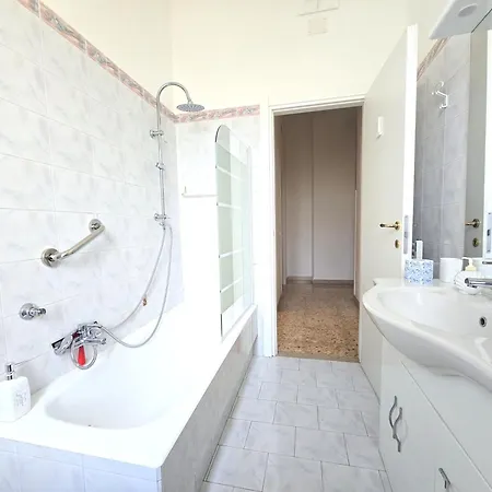 Apartment Marano - Bright 3 Bedrooms In The Center